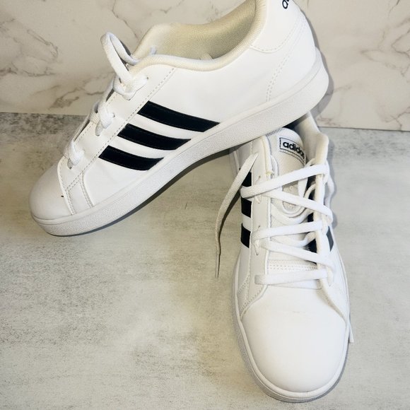BIG KID ADIDAS GRAND COURT SHOES - Picture 1 of 7